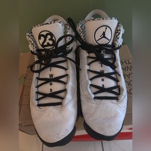 Air Jordans TW03 White and Black